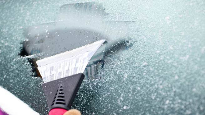 winter window cleaning